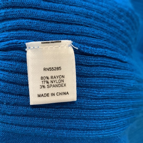 »EXPRESS» Royal Cobalt Lightweight Pullover VNeck Top, Luxurious Softness•Medium - Picture 5 of 16